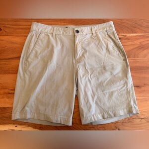Men's Vuori Tan Shorts Size 32
